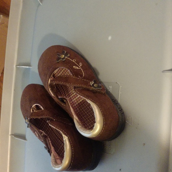 Brown Kids Shoes with Floral Design - Picture 2 of 2